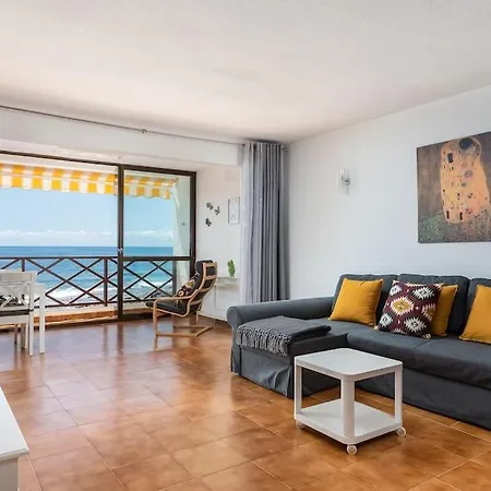 Oceanfront With Access To The Apartment