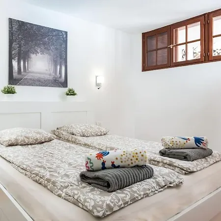Oceanfront With Access To The Apartament